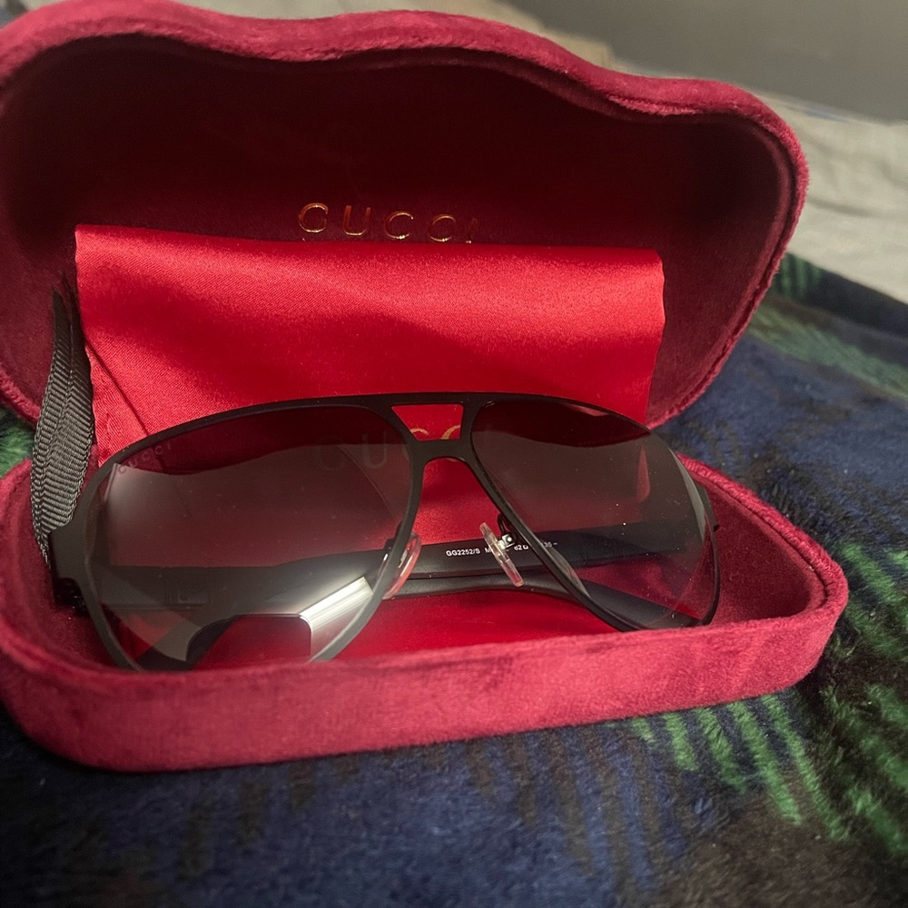 Gucci Sunglasses - Picture 3 of 4